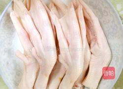 茶树菇炖鸭掌的做法图解2