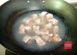 鱿鱼干花生排骨汤的做法图解3