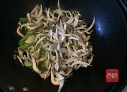 青椒鸡菇的做法图解5