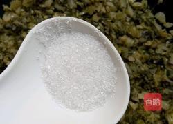 酸甜咸辣好开胃的酸菜炒青椒的做法图解3