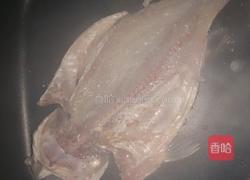 干煎咖喱鲈鱼的做法图解1