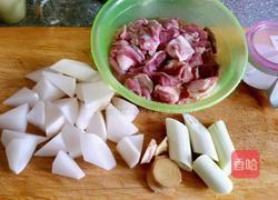 清汤羊肉萝卜煲的做法图解1