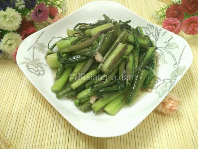 翻炒出锅装盘。