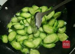 蒜香黄瓜片的做法图解5