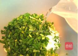 香煎韭菜饼的做法图解2