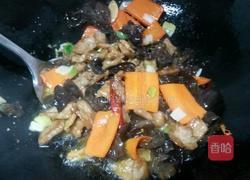 胡萝卜木耳炒猪肉的做法图解8