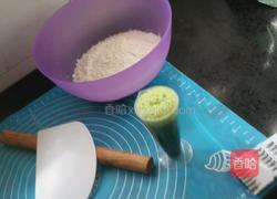 菠菜蝴蝶结面的做法图解2