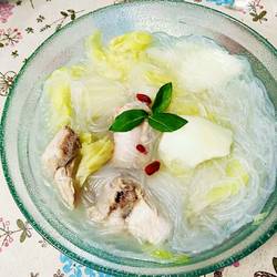 白菜粉丝炖排骨的做法[图]