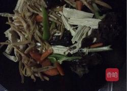 炒木耳腐竹黄花菜的做法图解6