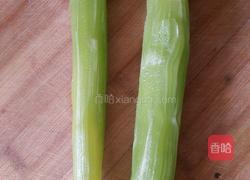 莴笋丝炒榨菜的做法图解1