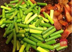 蒜苔木耳炒咸肉的做法图解4