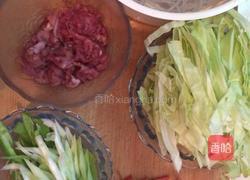 肉丝粉条炒包菜的做法图解1