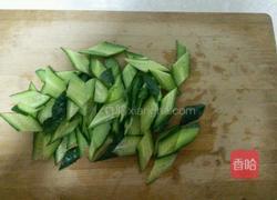黄瓜溜肉片的做法图解1