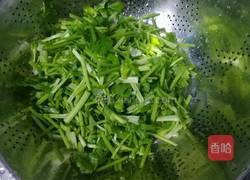 香菇炒香芹的做法图解1