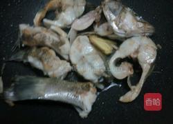 酸菜鲈鱼汤的做法图解2
