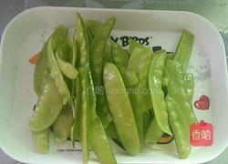 荷兰豆炒腊肉的做法图解1