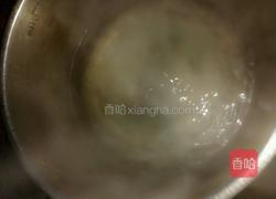 白菜嫩鸡汤的做法图解2