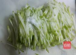 爽口萝卜丝的做法图解3