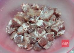 土豆蕃茄排骨汤的做法图解1