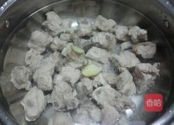 土豆蕃茄排骨汤的做法图解3