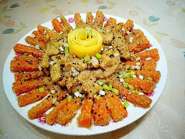 胡萝卜和莲藕裹着蒸肉粉的香味，快来尝尝吧