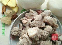 白萝卜炖排骨的做法图解1