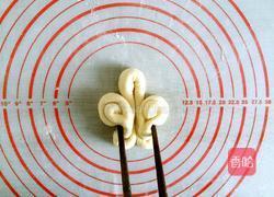 蝴蝶花卷的做法图解6