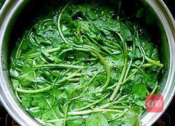 西洋菜金针菇蛋花汤的做法图解5