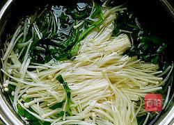 西洋菜金针菇蛋花汤的做法图解6