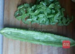 苦瓜煎鸡蛋的做法图解1