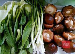 香菇青菜大肉饺子的做法图解2