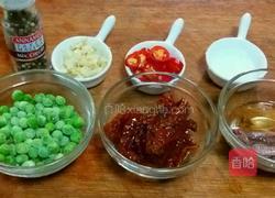 意大利面(鳀鱼蕃茄干蝴蝶面)的做法图解2