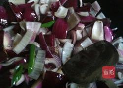 洋葱炒回锅肉的做法图解5