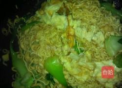 炒方便面的做法图解4