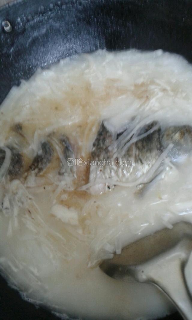 大火煮开加适量盐少许香油即可出锅