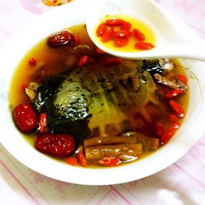 广东靓汤—甲鱼参头汤