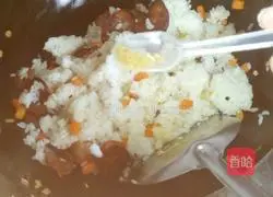 Illustration of how to make sausage fried rice 7