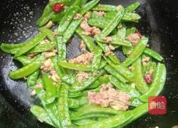 肉末炒扁豆的做法图解4
