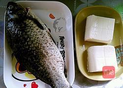 鲫鱼豆腐汤的做法图解1
