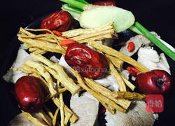 党参瘦肉汤的做法图解5