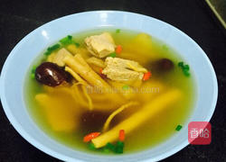 党参瘦肉汤的做法图解7