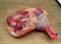 青椒烧鸡腿的做法图解1