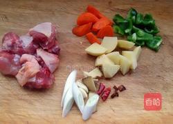 青椒烧鸡腿的做法图解2