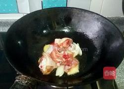 青椒烧鸡腿的做法图解5