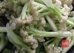 腊肉炒有机花菜的做法图解1