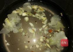 雪梨百合银甜汤的做法图解3