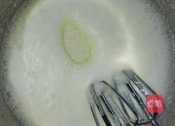 戚风蛋糕的做法图解7