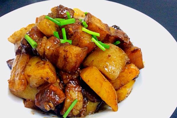 土豆红烧肉的精选做法