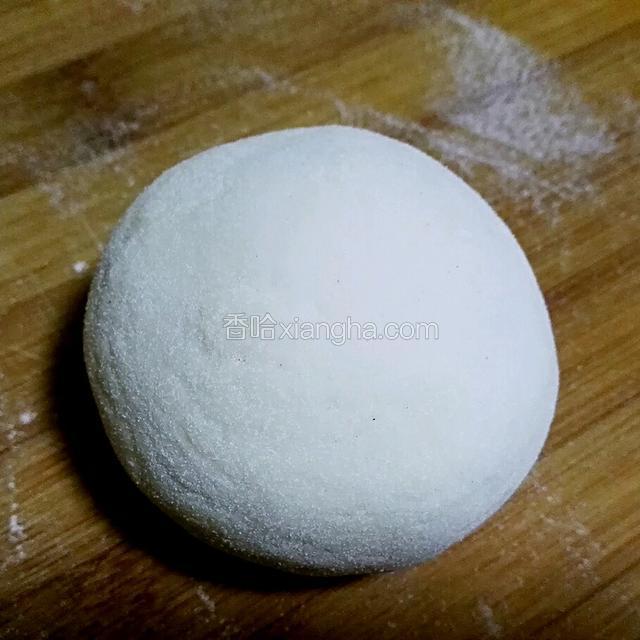 封口朝下，团圆成馒头形状