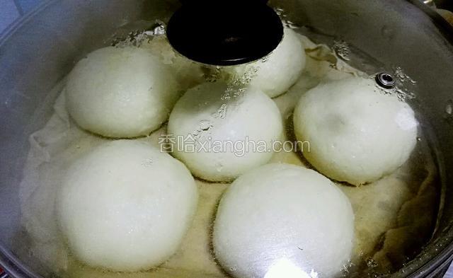 冷水装锅，点火